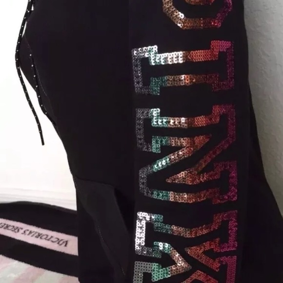 VICTORIA’S SECRET PINK ZIP JACKET ( SOLD!🎅🏻) - Picture 2 of 8